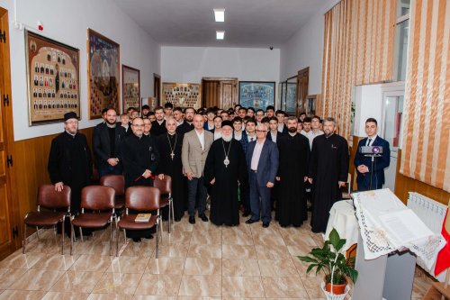 Seminariştii tulceni au serbat Ziua Dobrogei Poza 277339