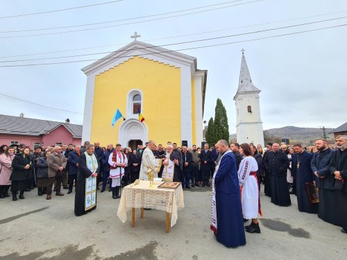 Binecuvântarea casei parohiale și a capelei mortuare din Petriș, Bistrița-Năsăud Poza 277478