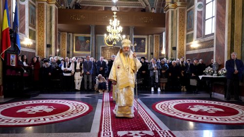 Liturghie arhierească la Biserica „Sfântul Nicolae” din Râșnov Poza 277467