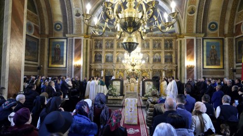 Liturghie arhierească la Biserica „Sfântul Nicolae” din Râșnov Poza 277470
