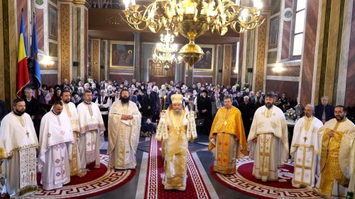 Liturghie arhierească la Biserica „Sfântul Nicolae” din Râșnov Poza 277531