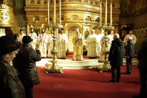 Slujire arhierească la Catedrala Arhiepiscopală din Galați Poza 277519