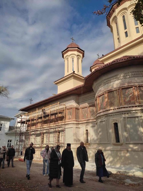 Un pelerinaj comemorativ la Mănăstirea Căldărușani Poza 277543