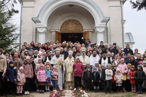 Sărbătoare, bucurie și recunoștință în Parohia „Sfântul Arhanghel Mihail” din Dubăsarii Vechi Poza 277858