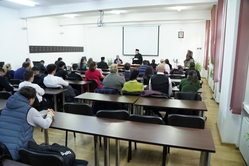 Conferinţă în cadrul Facultăţii de Istorie, Filosofie şi Teologie din Galaţi Poza 278085