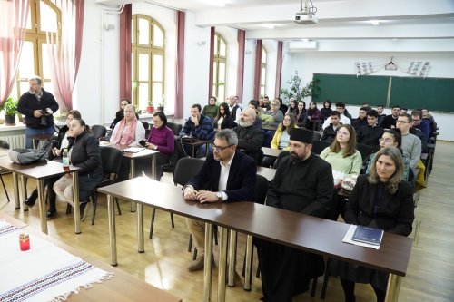 Conferinţă în cadrul Facultăţii de Istorie, Filosofie şi Teologie din Galaţi Poza 278086