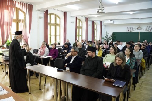 Conferinţă în cadrul Facultăţii de Istorie, Filosofie şi Teologie din Galaţi Poza 278087