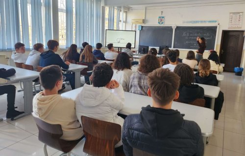 Sesiuni educaţionale antidrog în şcoli Poza 278052