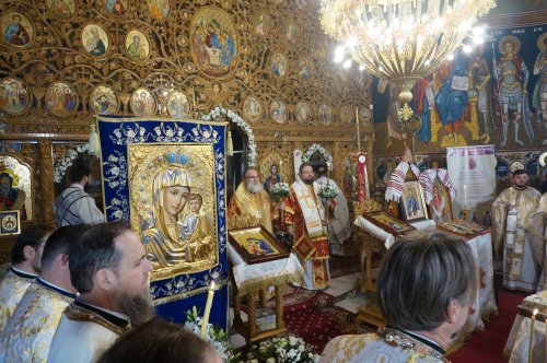 Liturghie arhierească la Parohia Mănăstirea Cașin II Poza 278226