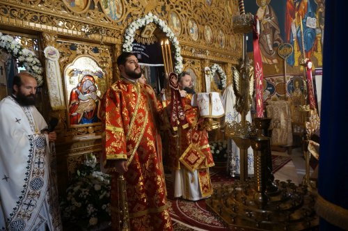 Liturghie arhierească la Parohia Mănăstirea Cașin II Poza 278227
