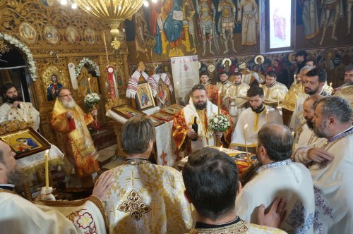 Liturghie arhierească la Parohia Mănăstirea Cașin II Poza 278228