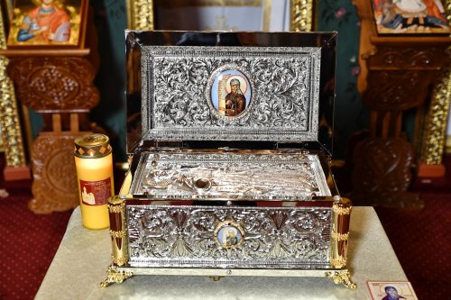 Patriarhul României a sfințit o raclă nouă pentru moaștele unui sfânt imnograf Poza 278139