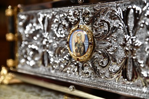 Patriarhul României a sfințit o raclă nouă pentru moaștele unui sfânt imnograf Poza 278142