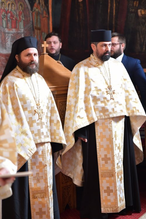 Patriarhul României a sfințit o raclă nouă pentru moaștele unui sfânt imnograf Poza 278143