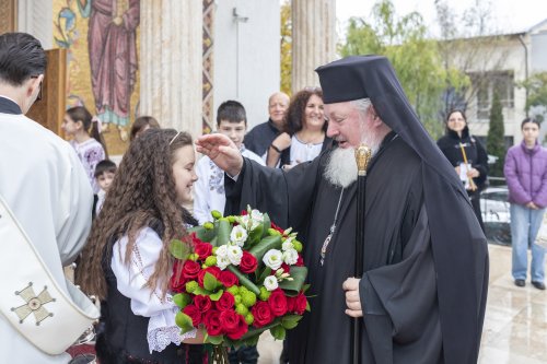 Comuniune liturgică în Parohia Brâncuși din București Poza 278279