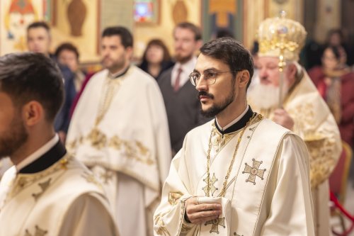 Comuniune liturgică în Parohia Brâncuși din București Poza 278283