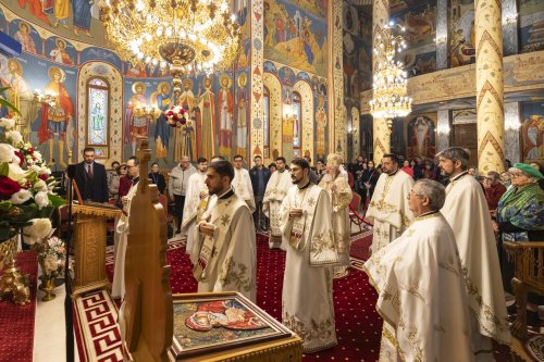 Comuniune liturgică în Parohia Brâncuși din București Poza 278287