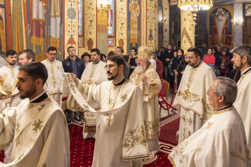 Comuniune liturgică în Parohia Brâncuși din București Poza 278288