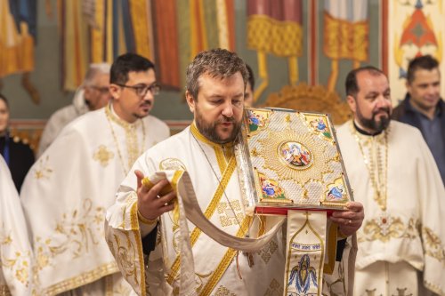 Comuniune liturgică în Parohia Brâncuși din București Poza 278291