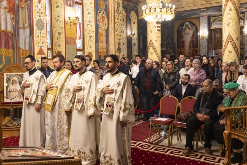 Comuniune liturgică în Parohia Brâncuși din București Poza 278298