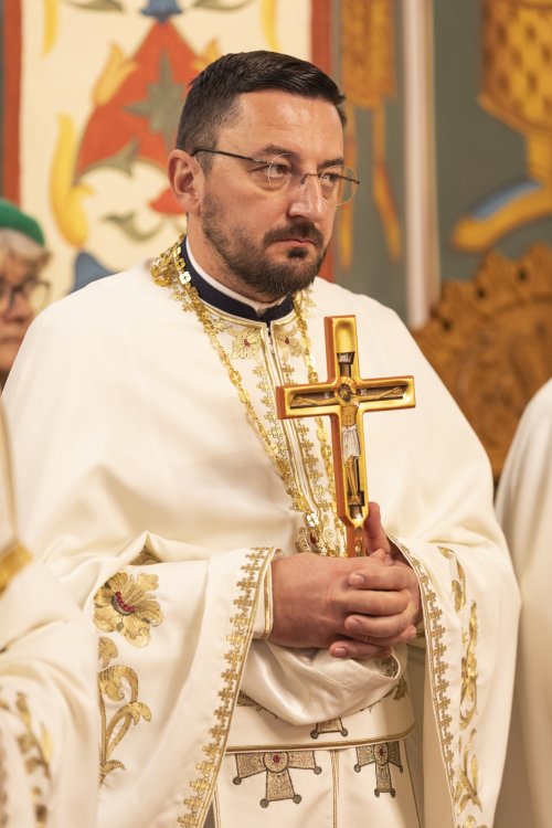 Comuniune liturgică în Parohia Brâncuși din București Poza 278302