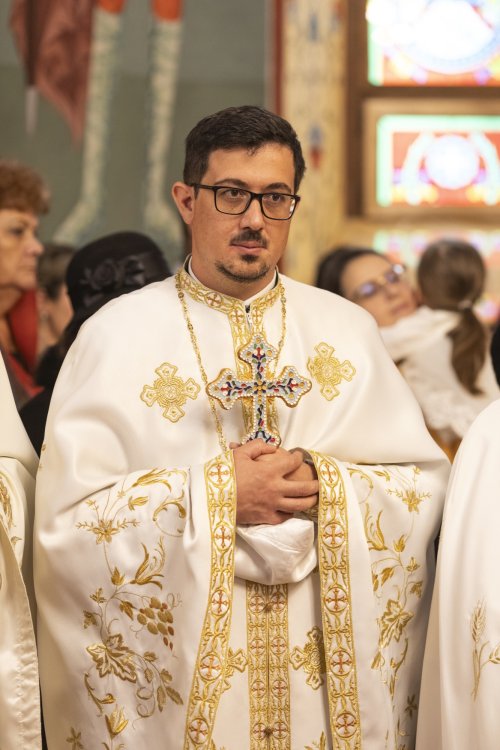 Comuniune liturgică în Parohia Brâncuși din București Poza 278304