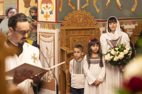 Comuniune liturgică în Parohia Brâncuși din București Poza 278314