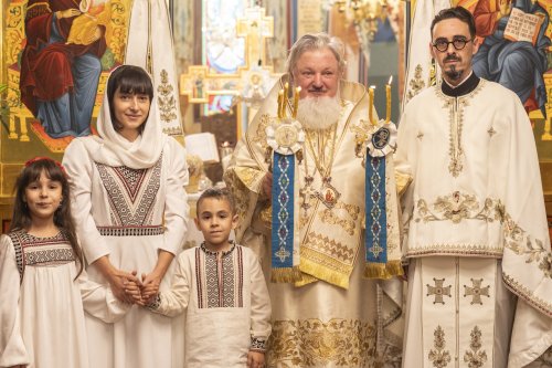 Comuniune liturgică în Parohia Brâncuși din București Poza 278327