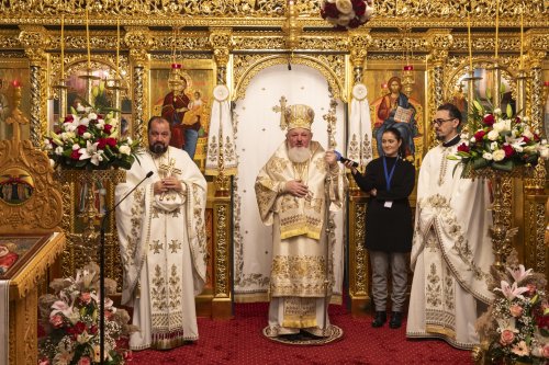 Comuniune liturgică în Parohia Brâncuși din București Poza 278335