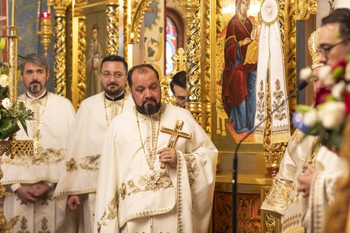 Comuniune liturgică în Parohia Brâncuși din București Poza 278337