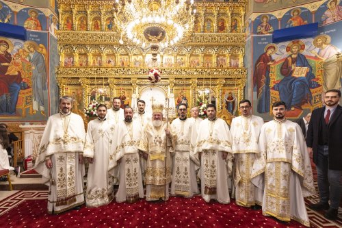 Comuniune liturgică în Parohia Brâncuși din București Poza 278339