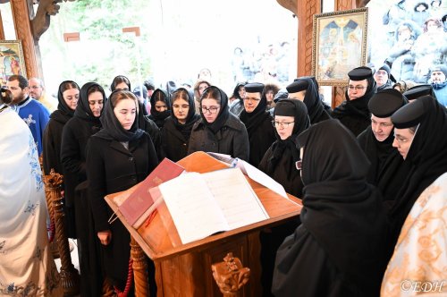 Pomenirea părintelui Arsenie Boca la Mănăstirea Prislop, la 34 de ani de la trecerea la cele veșnice Poza 278659
