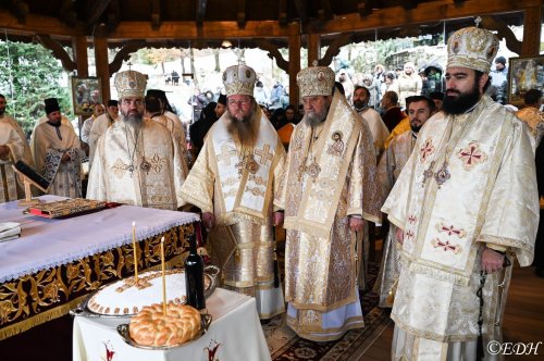 Pomenirea părintelui Arsenie Boca la Mănăstirea Prislop, la 34 de ani de la trecerea la cele veșnice Poza 278661