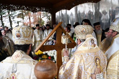 Pomenirea părintelui Arsenie Boca la Mănăstirea Prislop, la 34 de ani de la trecerea la cele veșnice Poza 278662