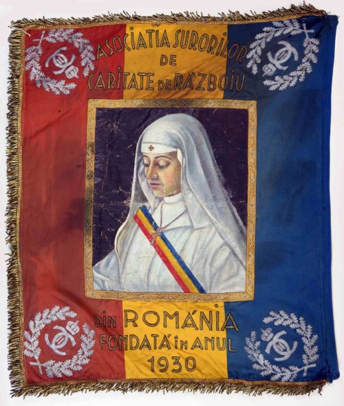 Tricolorul - unitatea românilor în costumul popular Poza 278566
