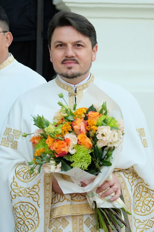 Înnoire la Biserica „Sfântul Nicolae”-Vlădica din Capitală Poza 278930