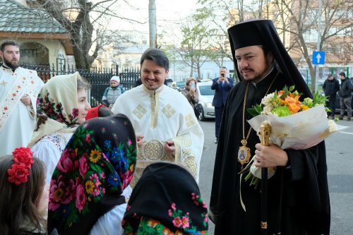 Înnoire la Biserica „Sfântul Nicolae”-Vlădica din Capitală Poza 278933