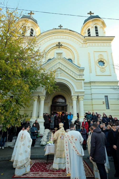 Înnoire la Biserica „Sfântul Nicolae”-Vlădica din Capitală Poza 278940