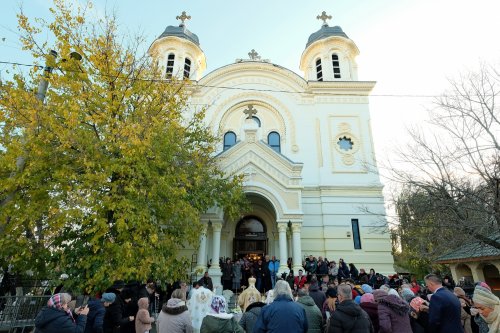 Înnoire la Biserica „Sfântul Nicolae”-Vlădica din Capitală Poza 278941