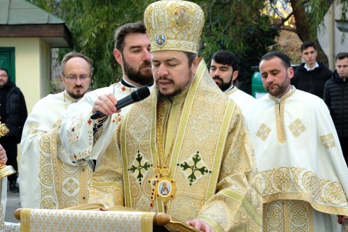 Înnoire la Biserica „Sfântul Nicolae”-Vlădica din Capitală Poza 278947