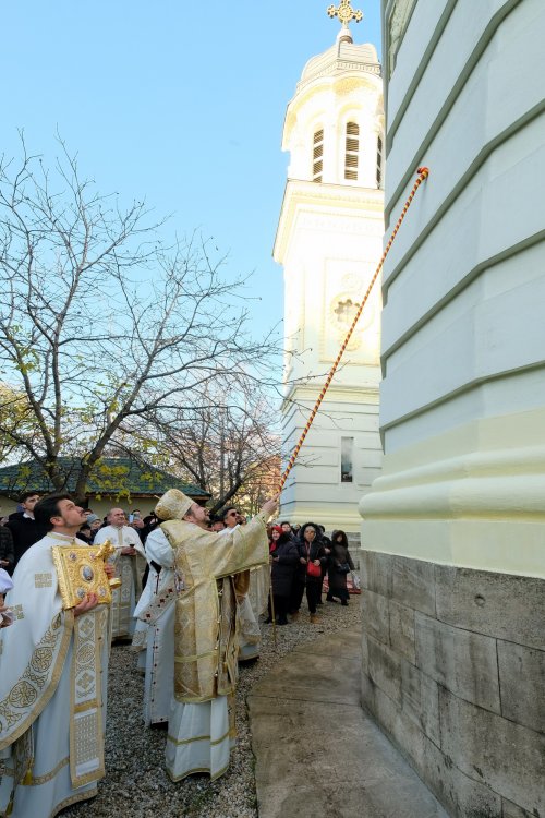 Înnoire la Biserica „Sfântul Nicolae”-Vlădica din Capitală Poza 278948