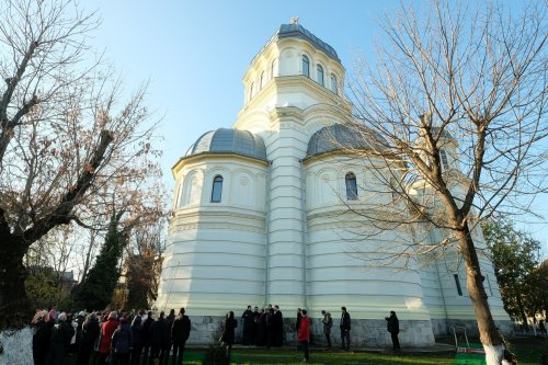 Înnoire la Biserica „Sfântul Nicolae”-Vlădica din Capitală Poza 278951