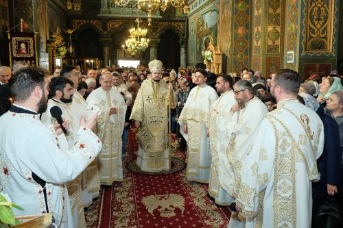 Înnoire la Biserica „Sfântul Nicolae”-Vlădica din Capitală Poza 278976