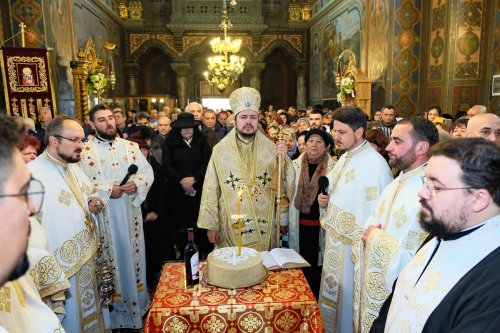 Înnoire la Biserica „Sfântul Nicolae”-Vlădica din Capitală Poza 278987