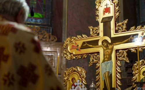Expoziţie de icoane pictate pe sticlă la Biserica Zlătari din Bucureşti Poza 279103