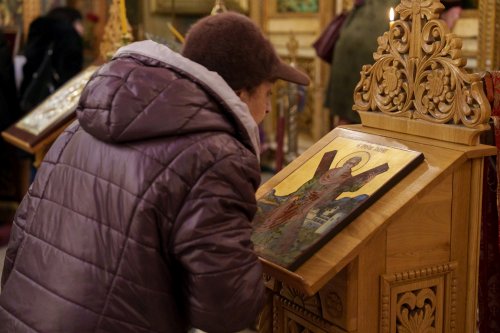 Expoziţie de icoane pictate pe sticlă la Biserica Zlătari din Bucureşti Poza 279105