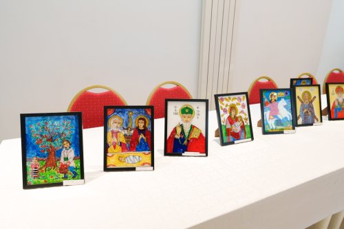 Expoziţie de icoane pictate pe sticlă la Biserica Zlătari din Bucureşti Poza 279135