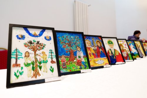 Expoziţie de icoane pictate pe sticlă la Biserica Zlătari din Bucureşti Poza 279169