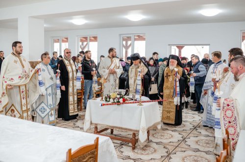 Doi ierarhi au slujit la Parohia „Sfinții Apostoli Petru și Pavel” din Măcin  Poza 279469