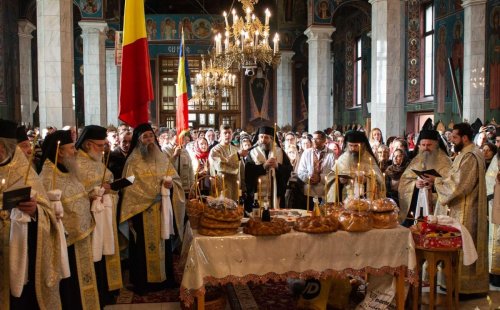 Părinții Cleopa Ilie, Ioanichie Bălan și Paisie Olaru, pomeniți la Mănăstirea Sihăstria  Poza 279460